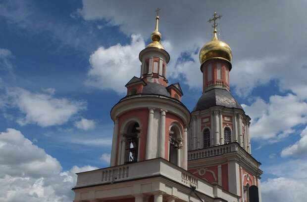 Фото: храм Живоначальной Троицы в усадьбе Свиблово