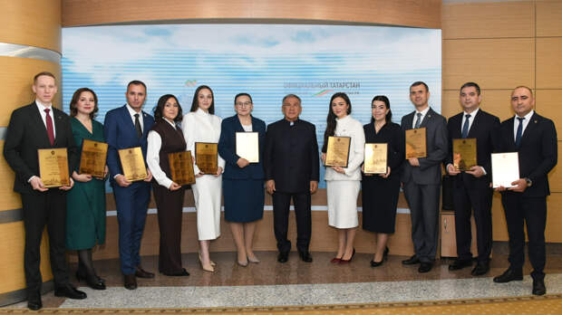 В Доме Правительства РТ наградили победителей республиканского конкурса «Лучший государственный гражданский служащий Республики Татарстан»