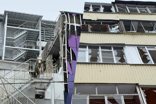 Гладков опубликовал фото последствий ракетного удара по центру Белгорода