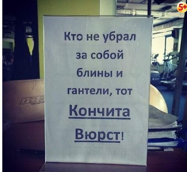 Очень низко над землей летел беспилотник. За ним, отчаянно матерясь, бежал пилот…