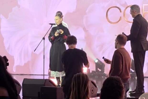 Журналистка Ксения Собчак продала свою шкатулку за 3,6 миллион рублей