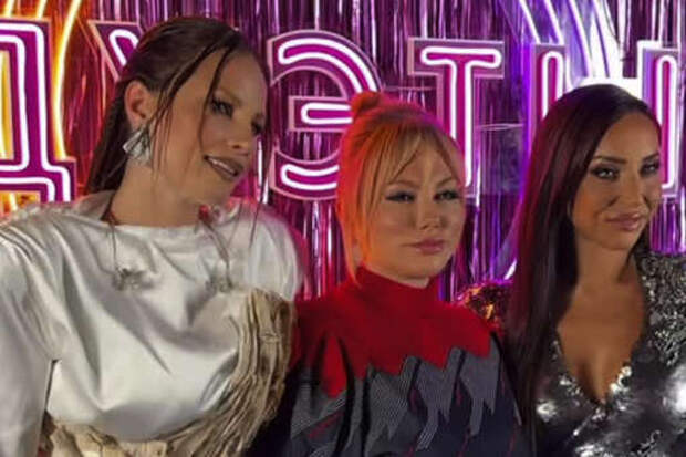 Певица Алсу в сияющем платье появилась на съемках шоу