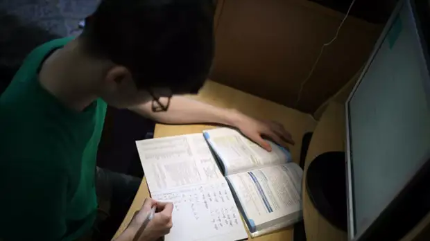 Роспотребнадзор дал рекомендации по организации рабочего места для школьников