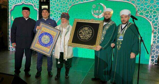 Данис Шакиров Милли Шура рәисе исеменнән Тәлгать хәзрәт Таҗетдинне котлады