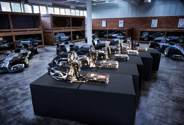 FIA прокомментировала обвинения Mercedes в нарушении регламента