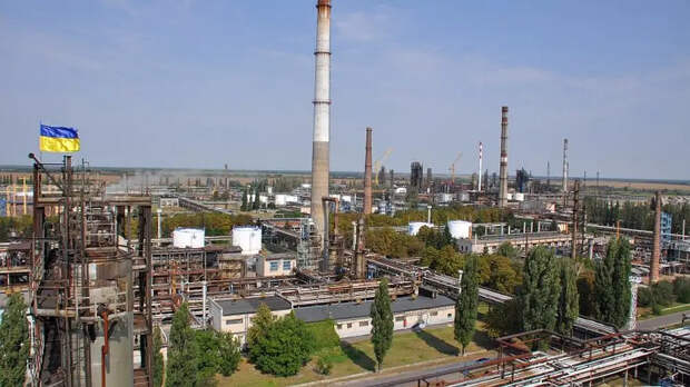 Министр энергетики Украины сообщил количество атак ВС РФ по Кременчугскому НПЗ