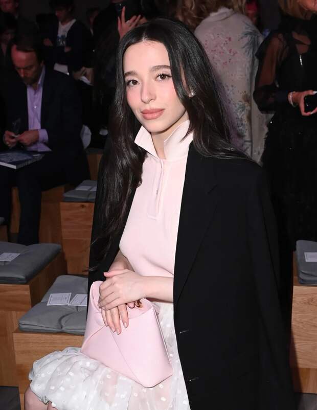 Неделя моды в Париже: Памела Андерсон, Дженнифер Лоуренс и Джонни Депп Неделя моды в Париже: Памела Андерсон, Дженнифер Лоуренс и Джонни Депп