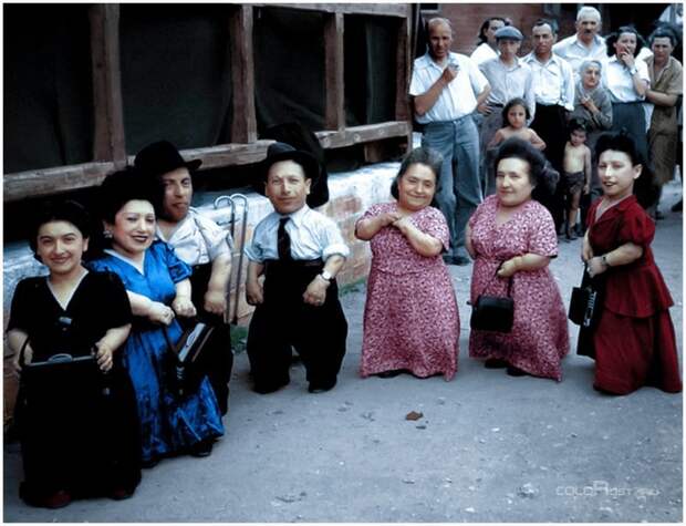 Удивительная история еврейской семьи лилипутов-музыкантов, переживших Холокост история, карлики, лилипуты, люди, холокост