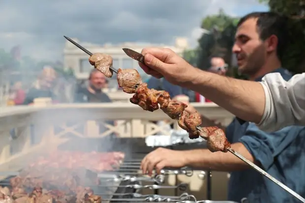 Врач напомнил, как приготовить правильный шашлык