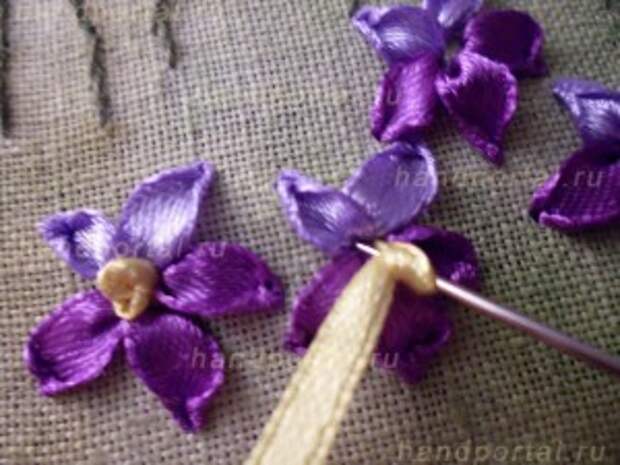 вышиваем лесную фиалку