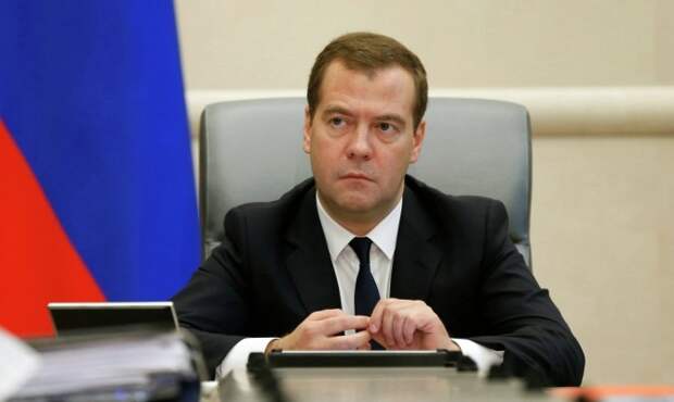 Медведев отметил выдержку и силу духа летчика-испытателя Волохова Медведев отметил выдержку и силу духа летчика-испытателя Волохова