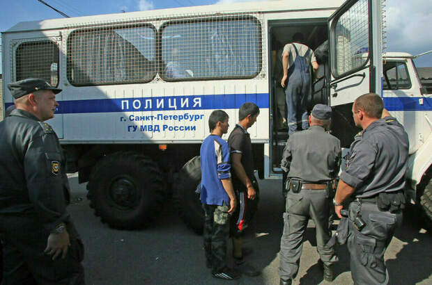 В МВД рассказали, за что хотят высылать иностранцев