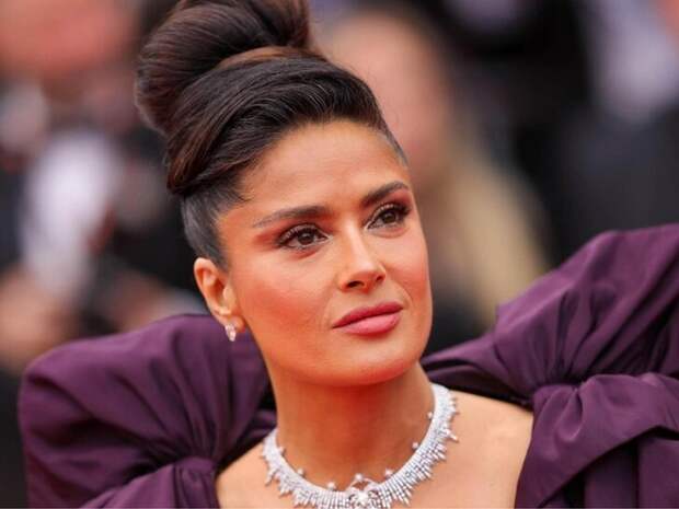 Сальма Хайек в 56: «Мой ответ ботоксу - танцующая энергия и радиоволны». Полный разбор философии красоты, которая шокирует Голливуд