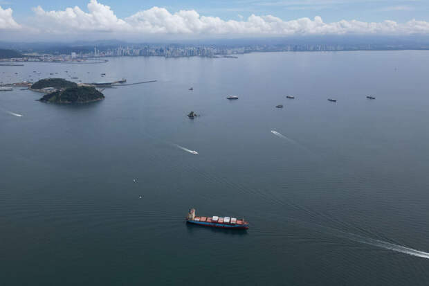 У берегов Пхукета затонул контейнеровоз с опасными веществами