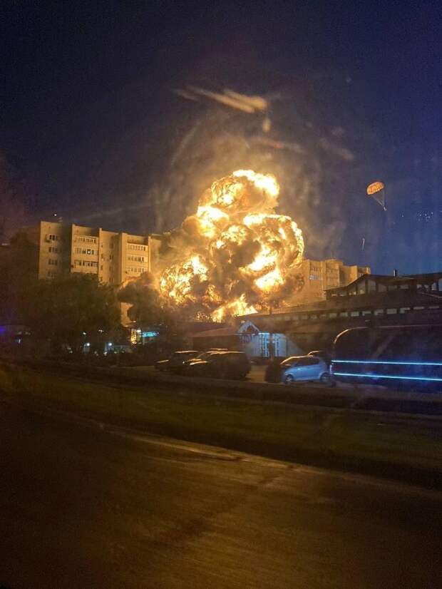 Взрыв после падения самолёта в Ейске
