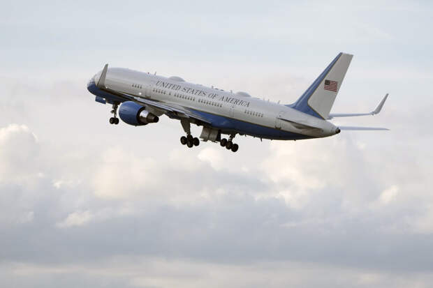 Во Флориде дрон пролетел около президентского борта Трампа