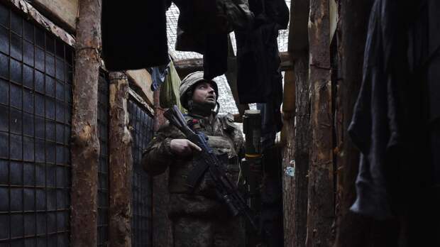 "Бесконечные обстрелы". Боевики ВСУ не могут покинуть позиции годами