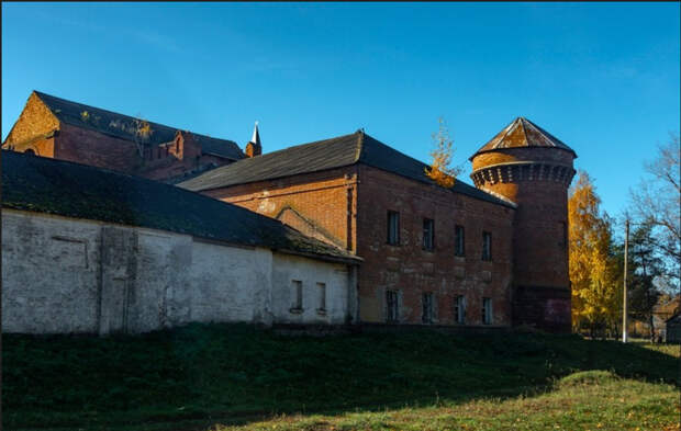 Охотников замок в Орловской области