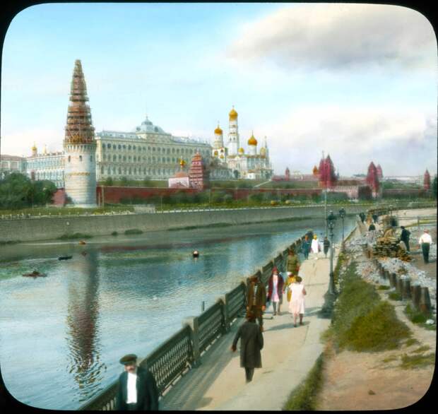 Москва.Вид на Кремль от Большого Каменного Моста
