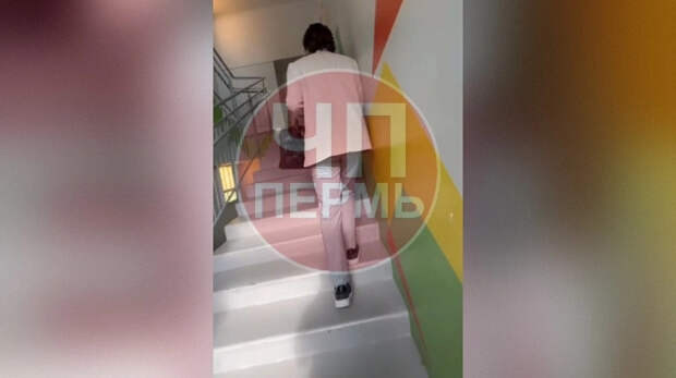 Педагог из Перми обругал учениц и предложил им выпить «вискарика»