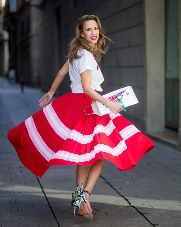 С чем носить красную юбку летом: 15 сочных и страстных решений