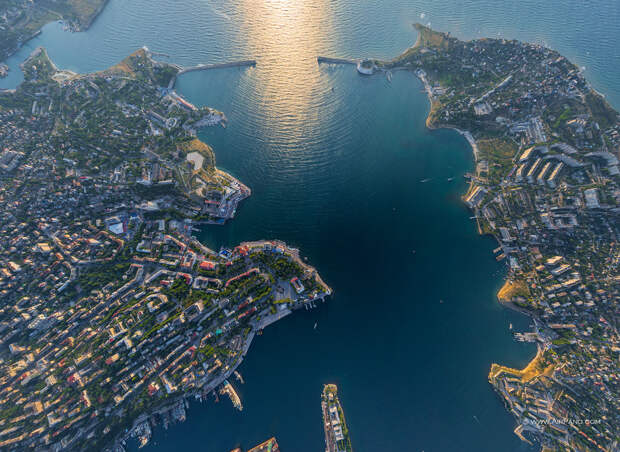 Сбитые украинские беспилотники упали возле поселка Верхнесадовое и на виноградники у Качи под Севастополем....