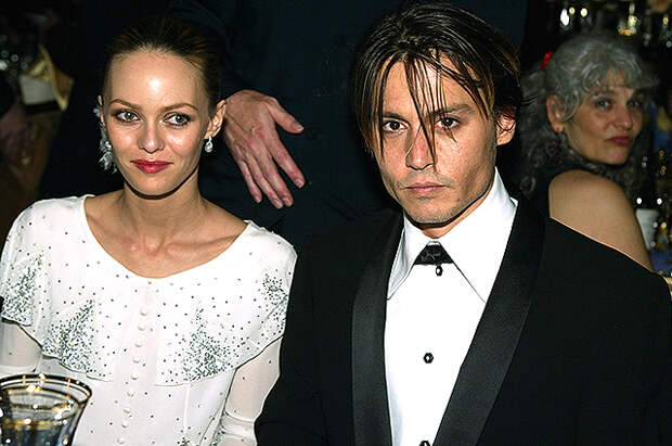 Ванесса Паради высказалась в защиту Джонни Деппа в деле о клевете Эмбер Херд: "Люди продолжают верить лжи"