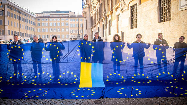 Между Украиной и Евросоюзом увидели ссору влюбленных