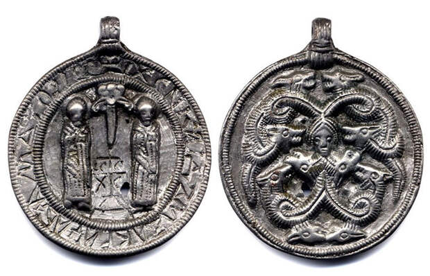 Змеевик с изображением святых бессребреников Косьмы и Дамиана, XII в.