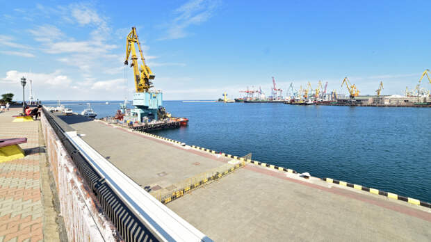 На Украине сообщили о повреждении Южного порта Одессы