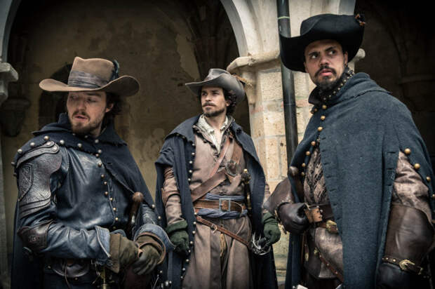 Модно и стильно. Костюмы кстати сплошное фэнтези. |Фото: lostfilm-hd720.ru.