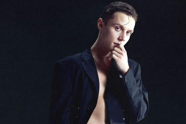 Написанный ИИ трек "Ворона" потеснил артистов Джигана и Дмитриенко