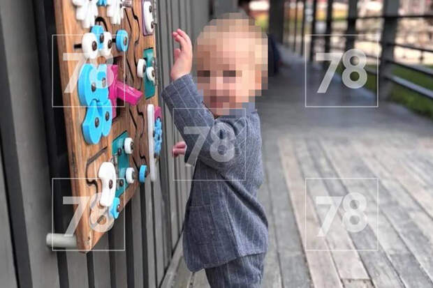 В Петербурге врачи спасают трехлетнего мальчика, выпавшего из окна 4-го этажа