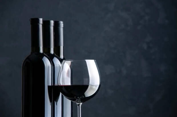 Нарколог Саунова развеяла популярный миф о пользе вина