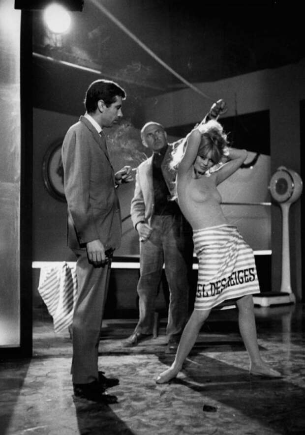 Роже Вадим и Брижит Бардо во время съёмок фильма «Отпустив поводья» / La Bride sur le cou (1961) . Фото