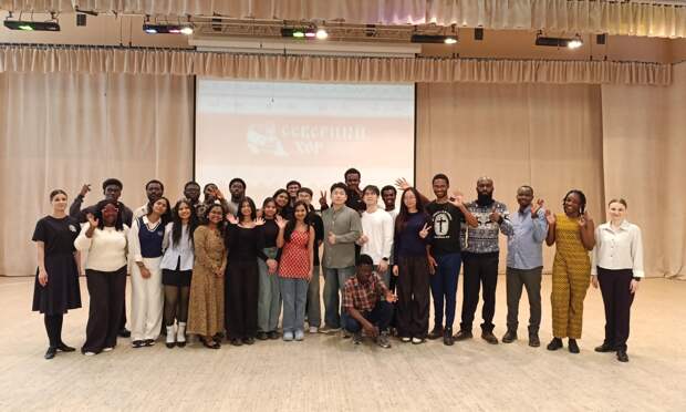 Иностранные студенты в Архангельске осваивают народный вокал и хореографию в Северном хоре