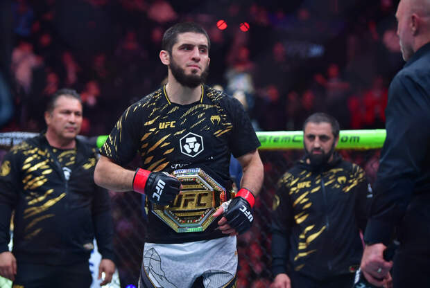 Махачев намекнул на смену весовой категории в UFC