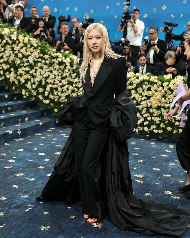 Розе в Saint Laurent