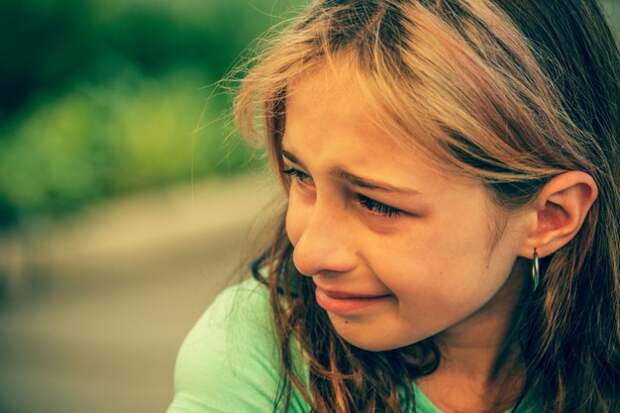 Полиция просит помочь в поиске несовершеннолетних девушек, которые издевались над детьми