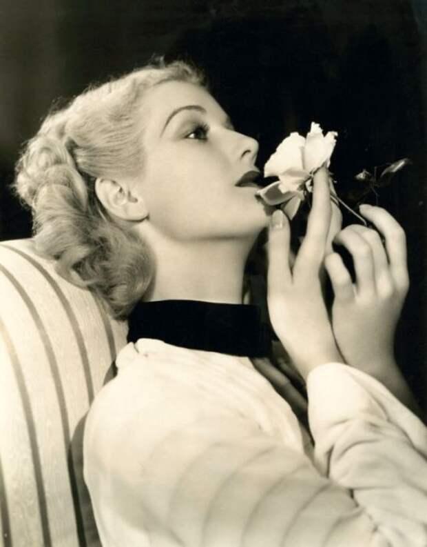 Дебют американской киноактрисы состоялся в возрасте 7-ми лет, а в 1930-х годах она считалась самой модной и элегантной звездой Голливуда.