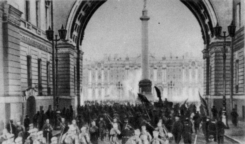 Развенчиваем историю о штурме Зимнего Дворца в 1917 году