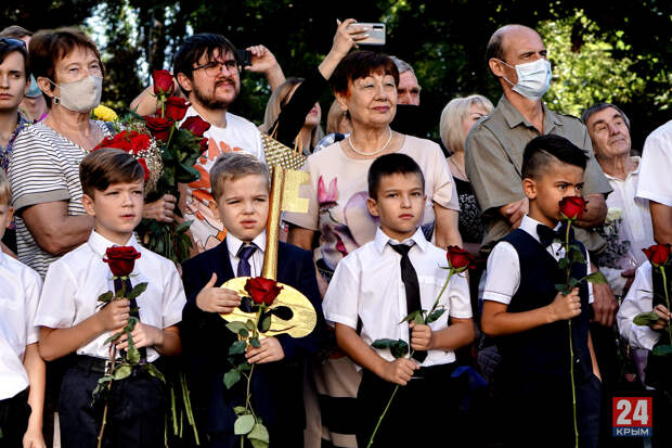 День знаний на социальной дистанции: торжественные линейки прошли в Симферополе