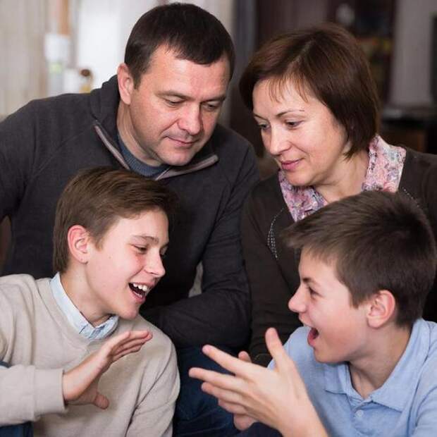Психиатр объяснил родителям, как не разрушить отношения с подростком в переходный период