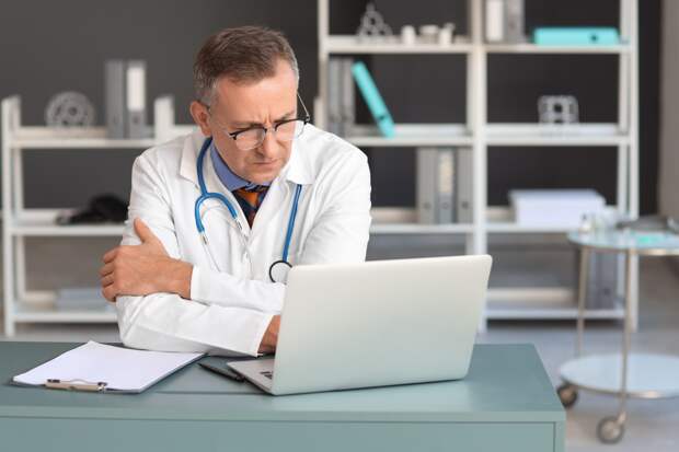 Володин призвал отозвать рекомендации Минздрава о цвете одежды для врачей и медперсонала