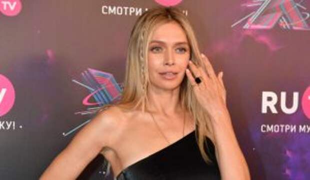 «Это самое большое дно»: смешавшая с помоями Брежневу нахалка оказалась самозванкой