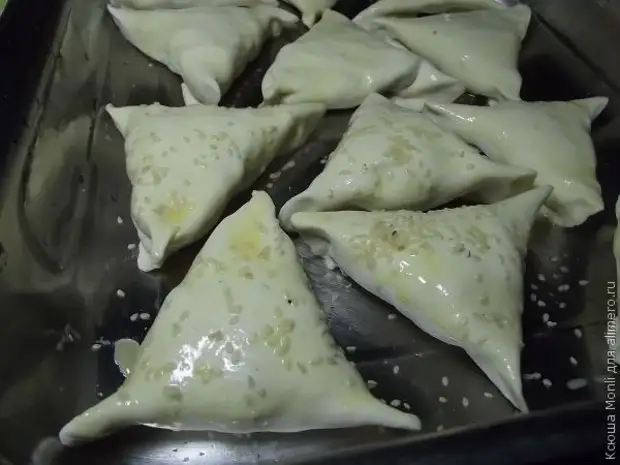 Самса из теста фило рецепт. Самса из теста фило. Самса из куриной грудки. Самса из готового слоеного. Самса из курицы и сыра.