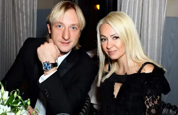 Младший сын Плющенко впервые встал на коньки