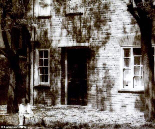 На фото 1920-х годов разглядели призрак солдата