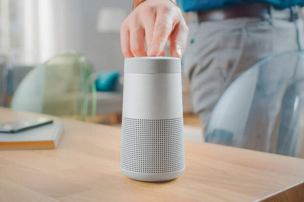 Юрист Печников: обжаловать именно "прослушивание" умной колонки никак нельзя