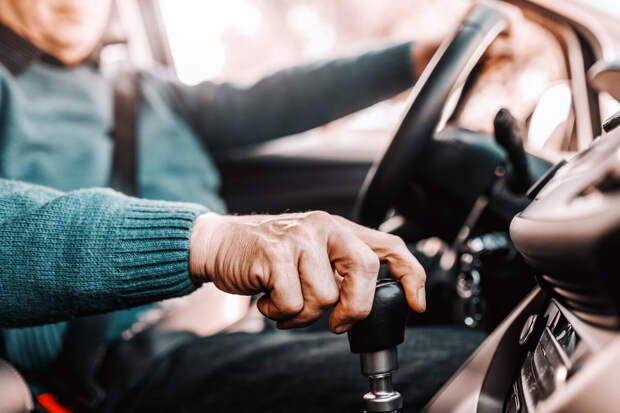 Многие возрастные автомобилисты сталкиваются с проблемами при обновлении водительского удостоверения.